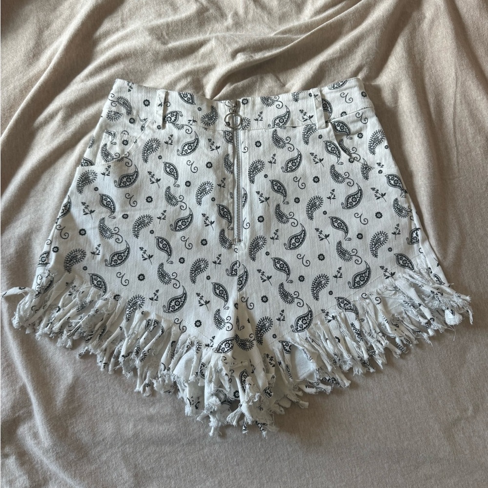 Kittenish shorts